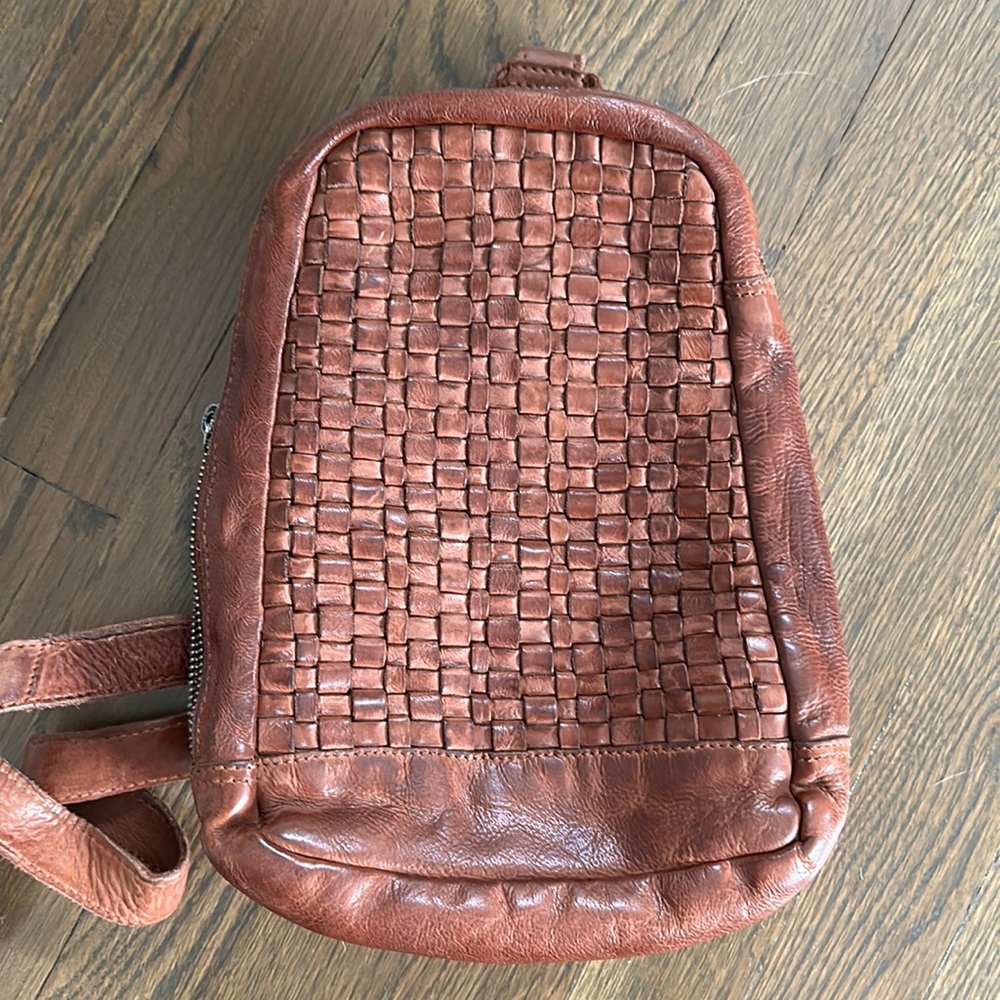 NWOT VILENCA HOLLAND LEATHER  MULTIFUNCTIONAL BACKPACK SLING SHOULDER BAG
